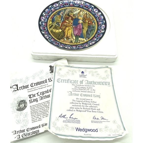 Vtg Wedgwood Bone China England Arthur Crowned King Certificates Included 9"‎ - Picture 3 of 8